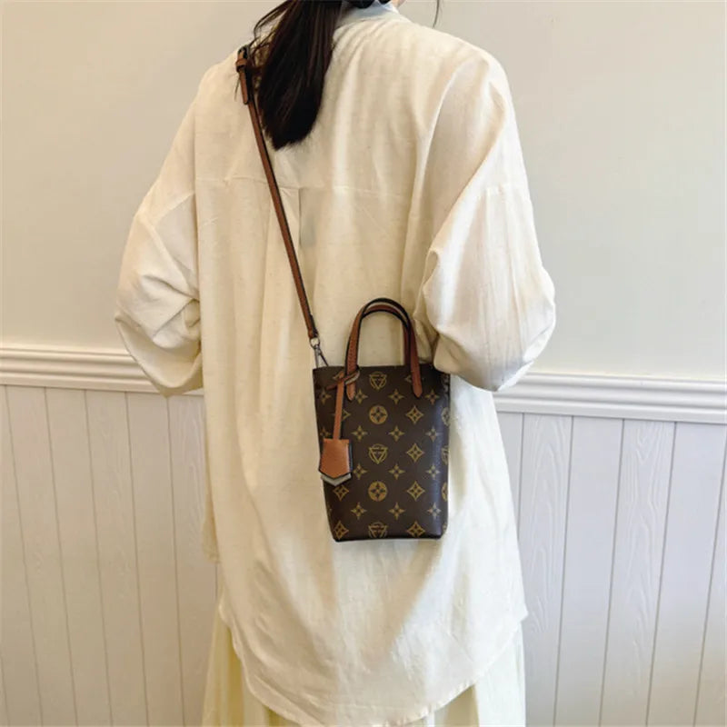 Retro Plaid Crossbody Bag | Compact Bucket Purse with Detachable Strap Luxegan