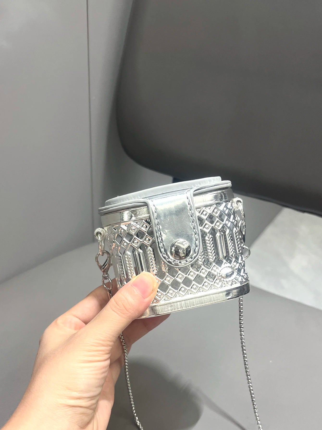 Super Mini Golden Metal Designer Bag | Luxury "Funny Shape" Sculptural Clutch | High-End Metallic Evening Purse with Exterior Flap Pocket & Chain Strap Luxegan