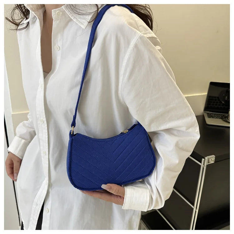 Fashion Felt Mini Shoulder Bag for Women | Design Advanced Crescent Saddle Underarm Handbag with Chain Detail Luxegan