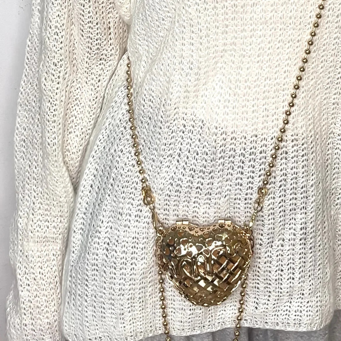 New Heart-Shaped Metal Hollow Box Bag | Designer Hollow-Out Chain Shoulder Bag | Cute Hard-Shell Crossbody Purse | Fashionable Solid Color Evening Handbag Luxegan