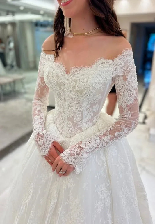 Vintage Sweetheart Lace Ball Gown | Civil Wedding Applique Marriage Dress | Full-Sleeve Floor-Length Bridal Gown with Detachable Train Luxegan