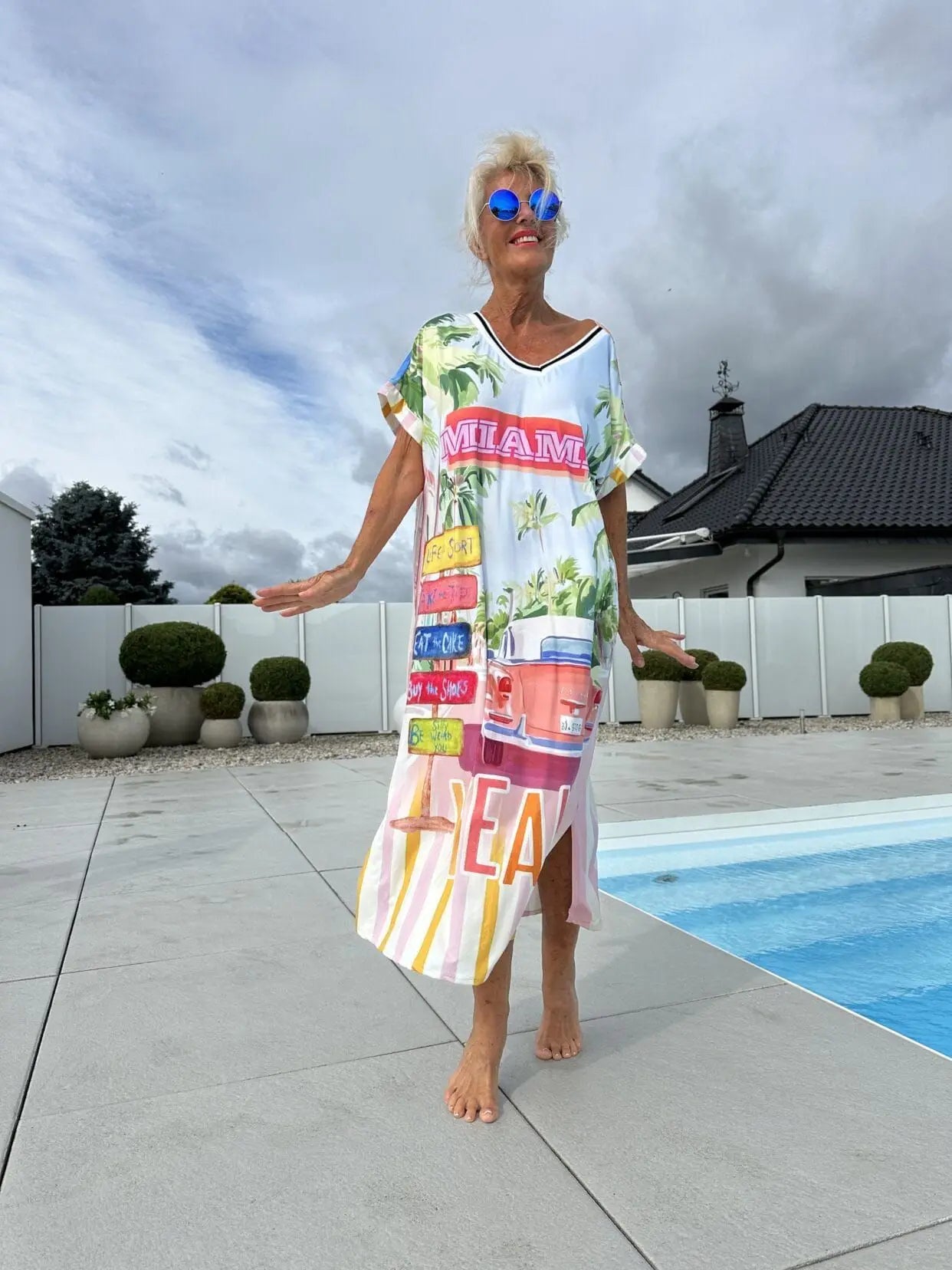 Women's European and American Vacation Long Dress | Elegant Temperament V-Neck Short-Sleeve Midi Purse | Casual Side-Split Printed A-Line Dress | Premium All-Season Pullover Model YMF6624 Luxegan