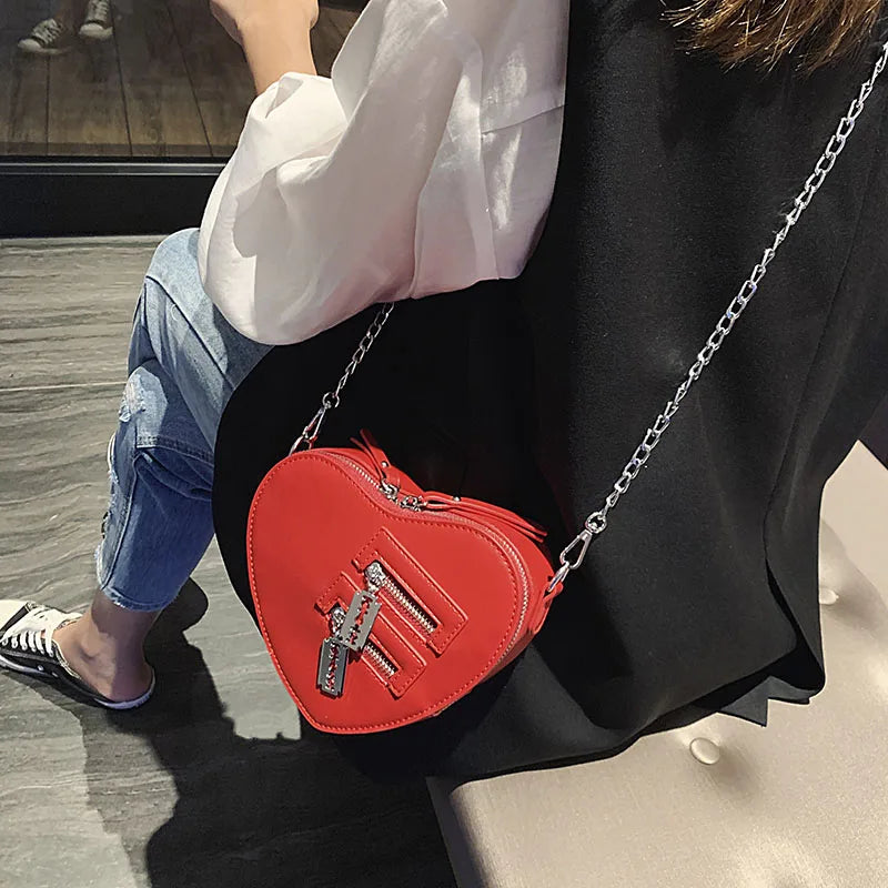 Luxury Designer Heart Shape Shoulder Bag | Top-Quality PU Leather Heart Handbag & Crossbody | Fashionable Gold Chain "Flap" Purse for Women Luxegan