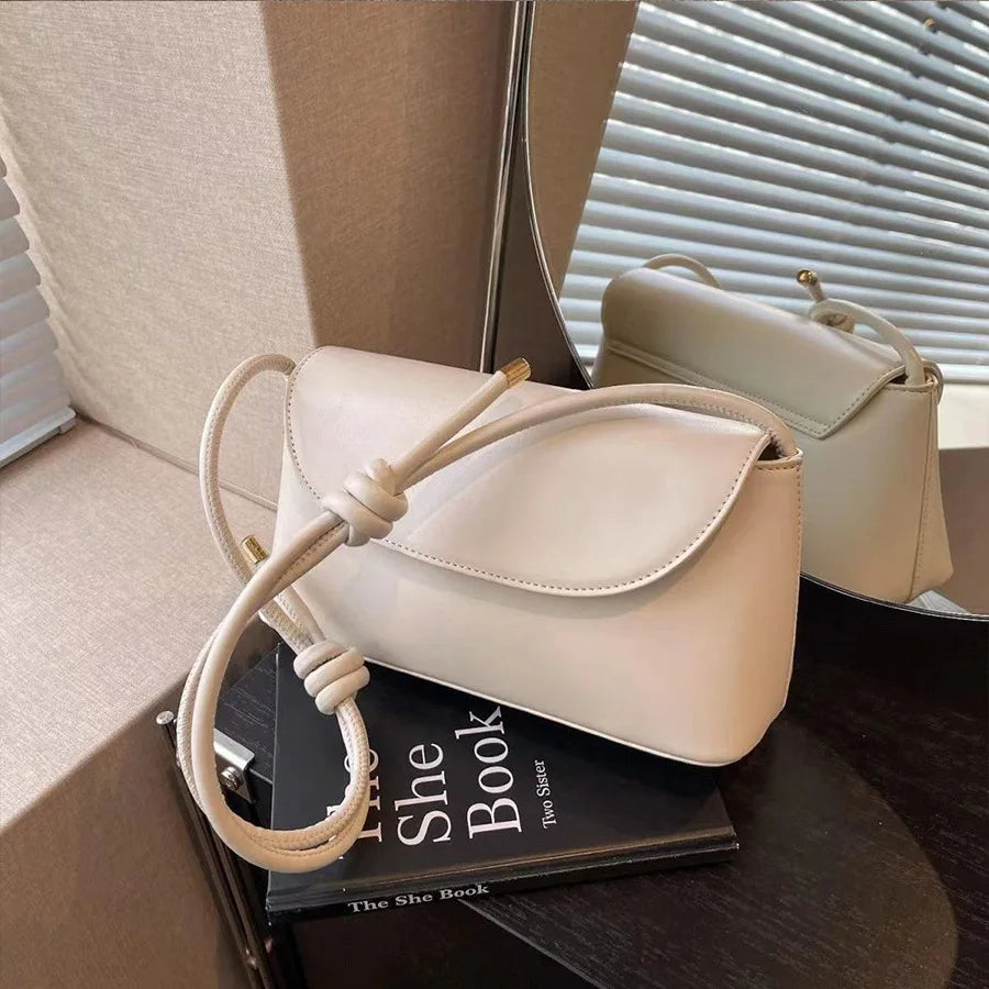 Internet Celebrity Retro Small Bag for Women | Autumn and Winter New Trendy Crossbody Bag & Fashionable One-Shoulder Bag Luxegan