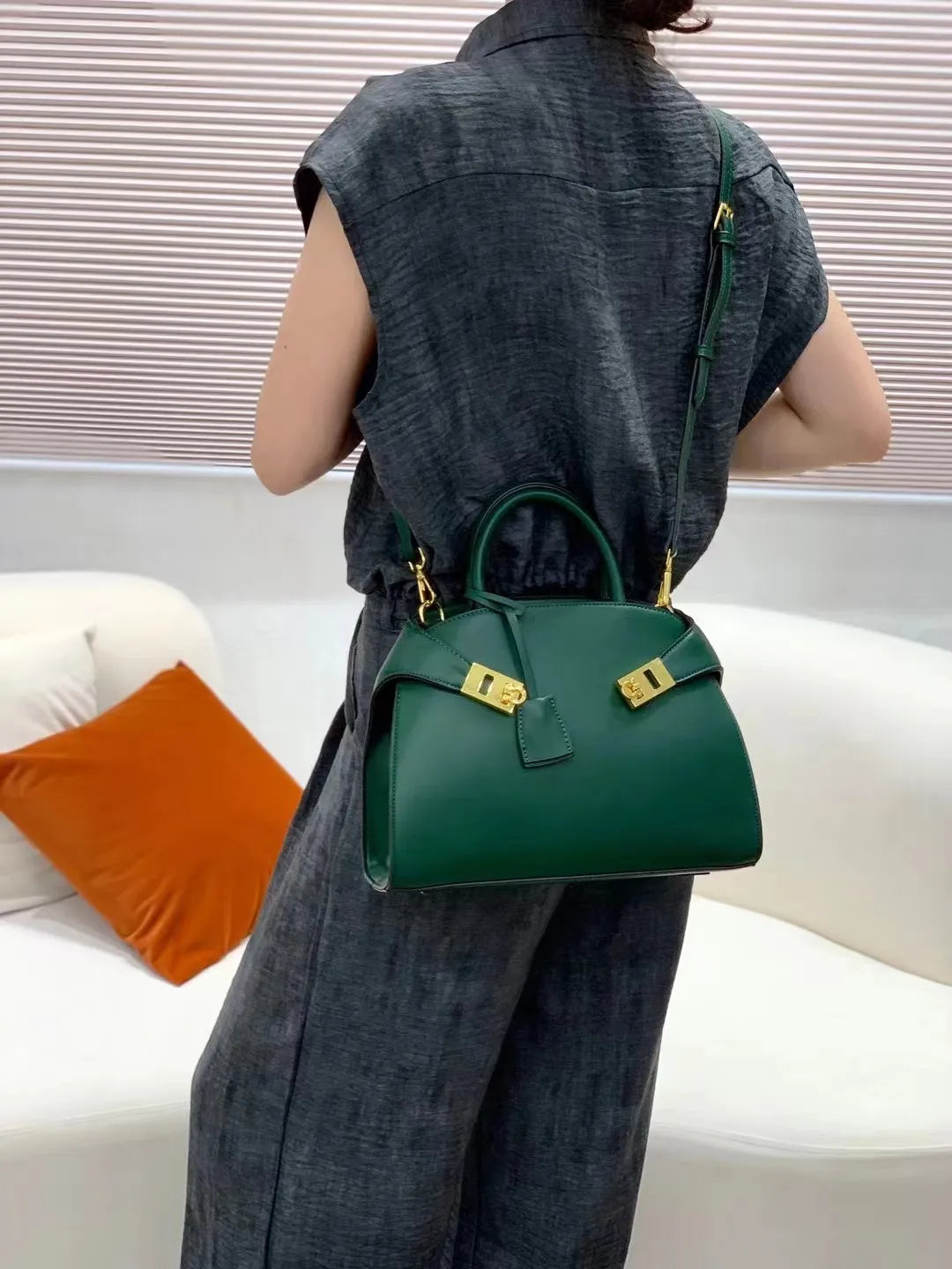 Luxury Designer Shell Messenger Bag | Sophisticated "Bowling Style" Silhouette | New Fashion Large Capacity Shoulder Bag | "Dignified" High-Performance PU Leather Essential for Radiant Versatile Styling Luxegan
