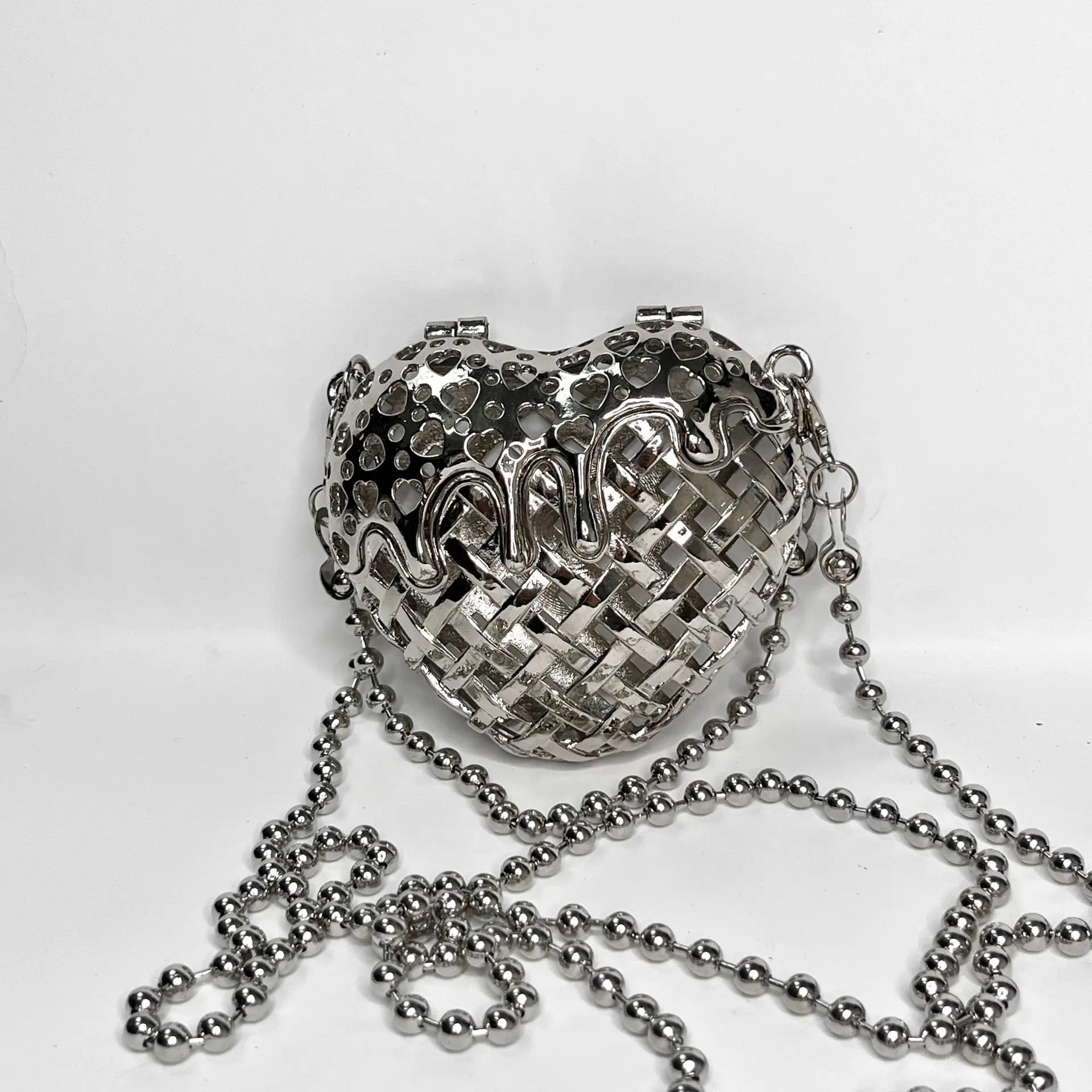 New Heart-Shaped Metal Hollow Box Bag | Designer Hollow-Out Chain Shoulder Bag | Cute Hard-Shell Crossbody Purse | Fashionable Solid Color Evening Handbag Luxegan