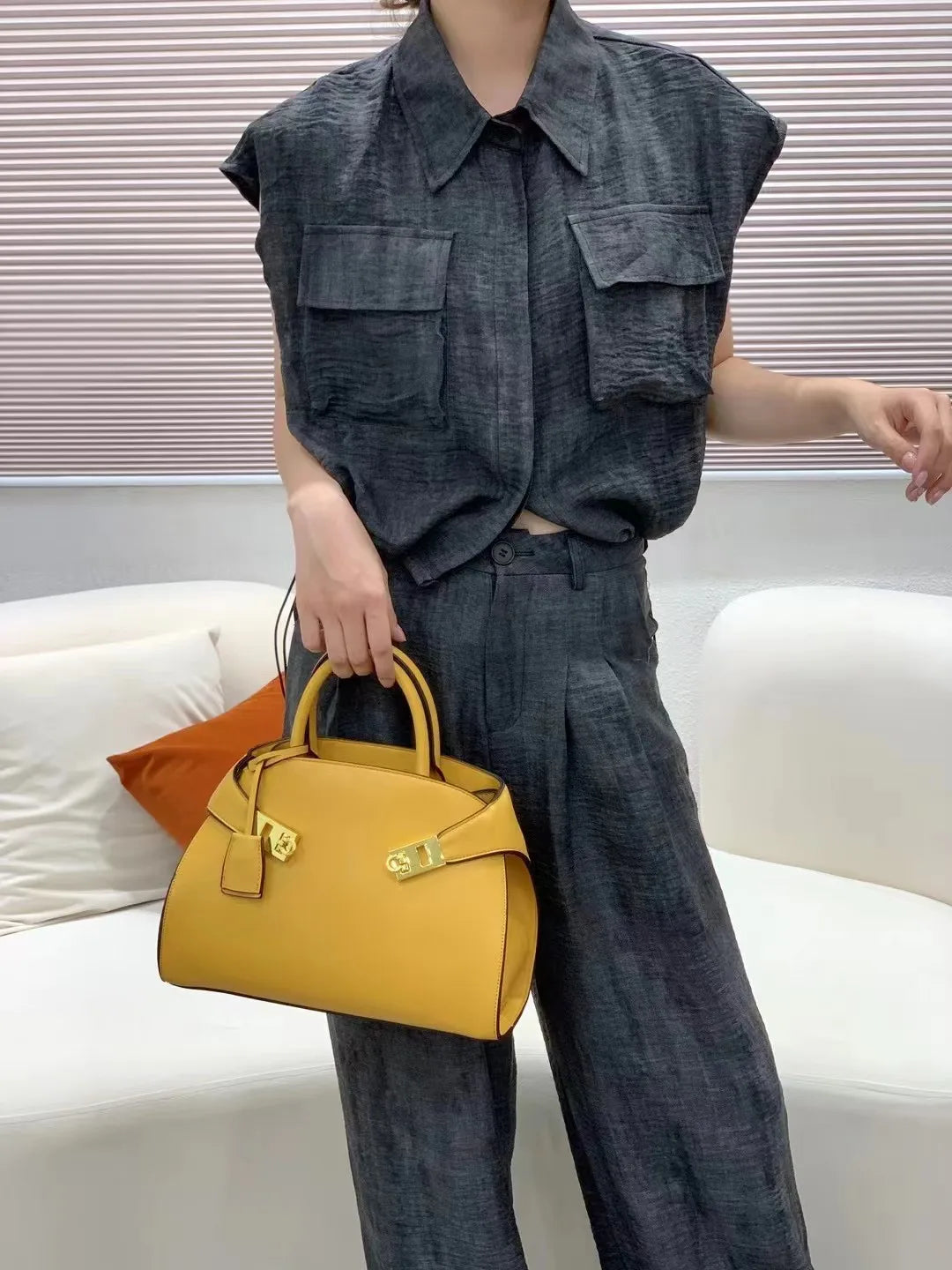 Luxury Designer Shell Messenger Bag | Sophisticated "Bowling Style" Silhouette | New Fashion Large Capacity Shoulder Bag | "Dignified" High-Performance PU Leather Essential for Radiant Versatile Styling Luxegan