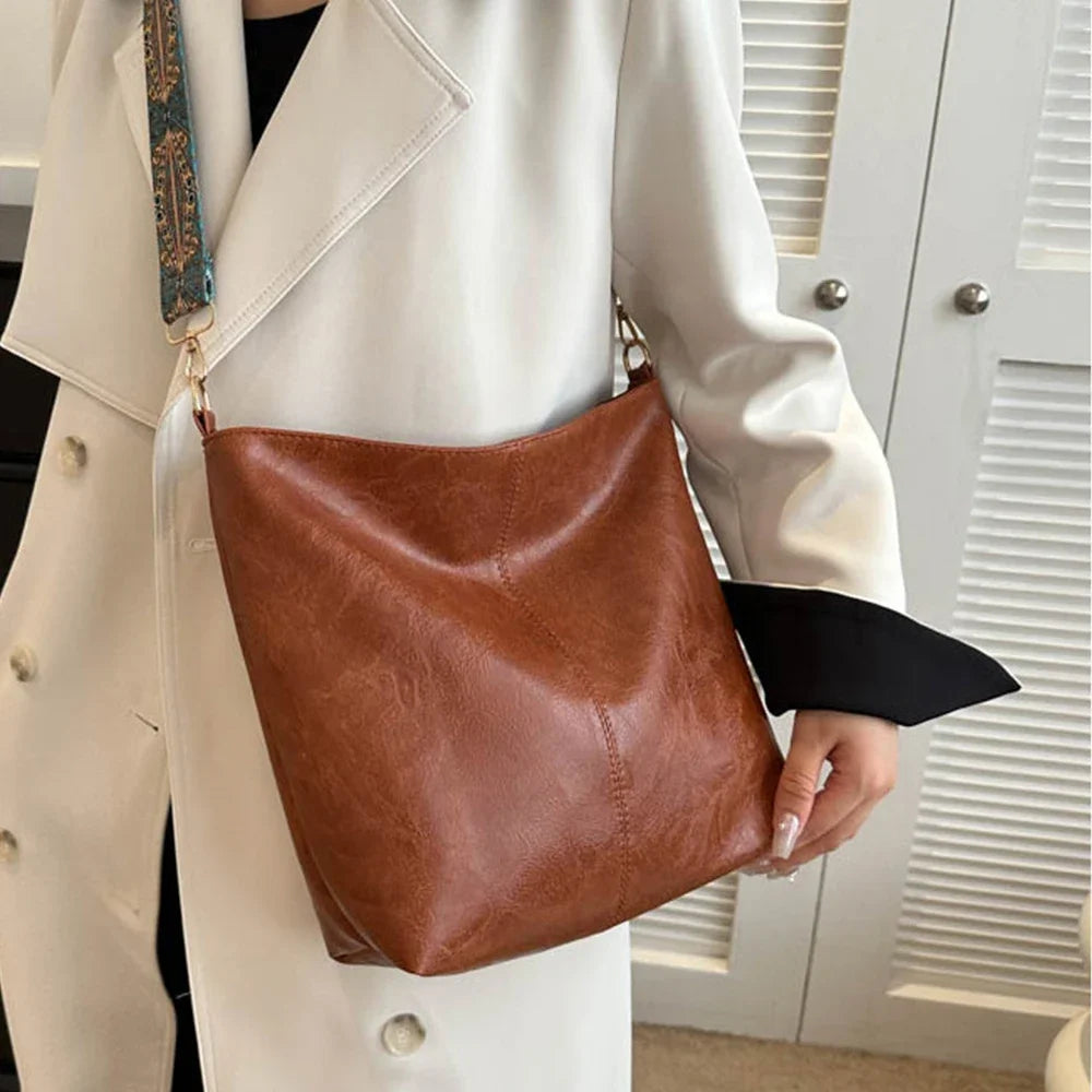 Women's Retro Solid Color PU Large Capacity Shoulder Bag | Fashionable Crossbody Bag | Girls' Daily Commuting Bag (Square Shape) Luxegan