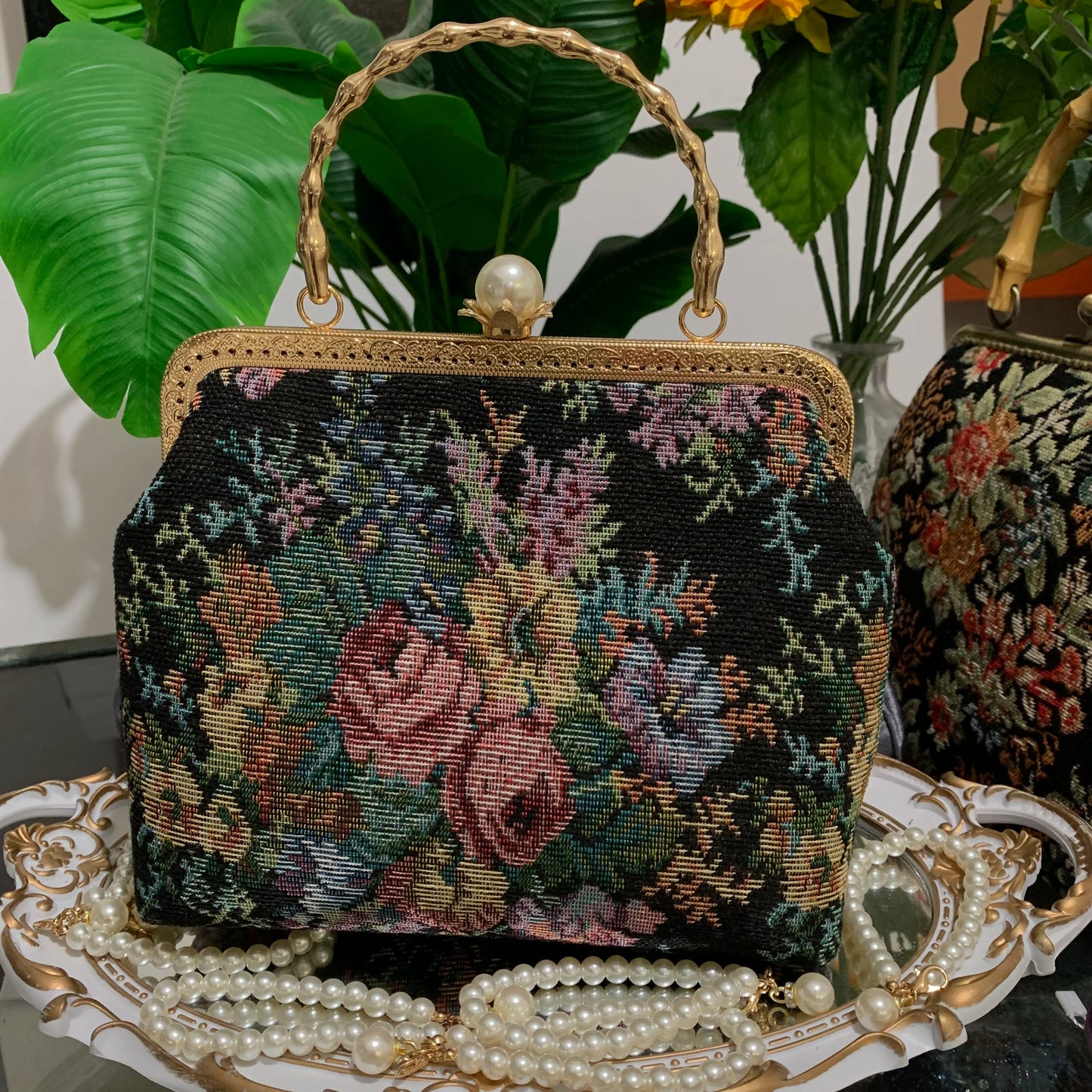 Lost in Vintage Inspiration Baroque Clutch | Floral Tapestry Pearl Bead Purse | Gold-Tone Metal Frame Kiss-Lock Evening Bag with Chain Strap Luxegan