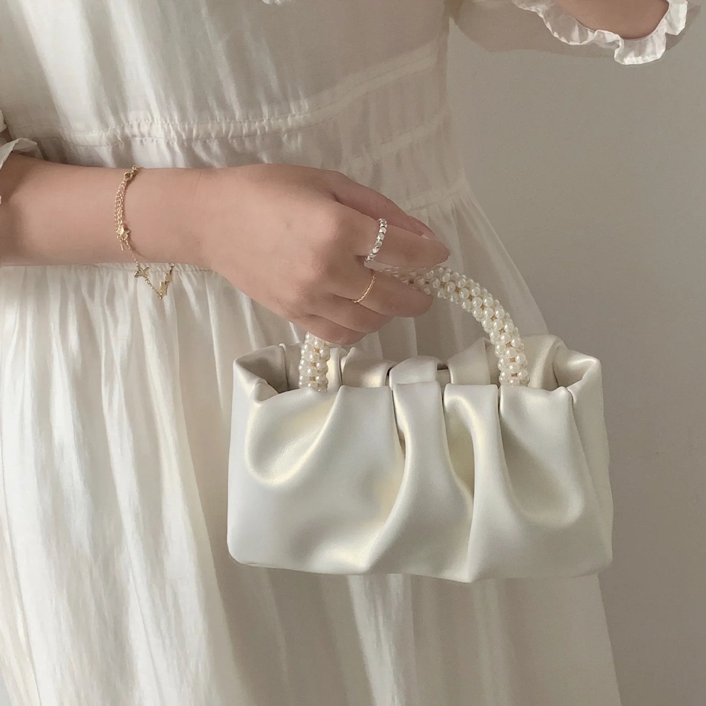 Fashion Pearl Handle Women's Dinner Clutch | Luxury Designer Handbags & Small Messenger Bag Luxegan