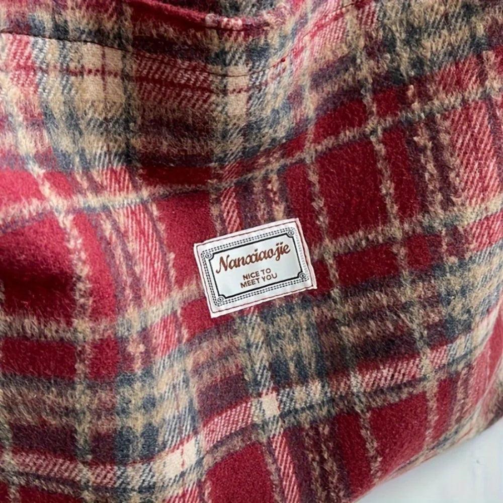 Retro High-End Plaid Large Capacity Shoulder Tote Bag for Women | Durable Woolen-Look Polyester for Autumn/Winter Luxegan