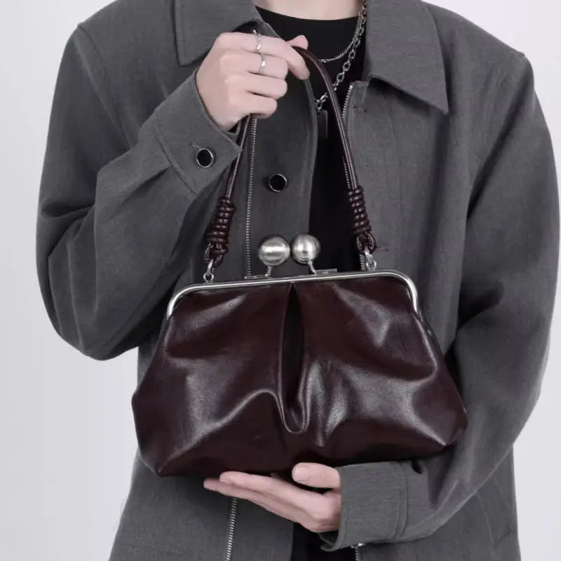 Luxury Design Clip Frame Handbag | Sophisticated "Large-Capacity Carryall" Silhouette | Elegant Vintage Shell Clutch Purse | "Dignified" High-Performance Versatile Shoulder Essential for Radiant Styling Luxegan