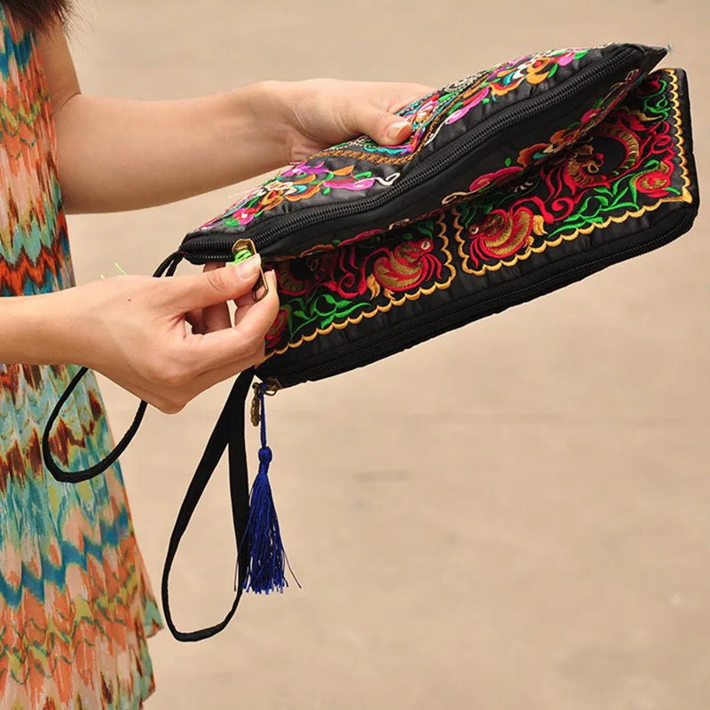 Luxury Design Flowers Clutches Pouch | Fashion Women's Wallet Wrist Handbag & Lady Vintage Envelope Phone Purse (Card Holders Pocket) Luxegan