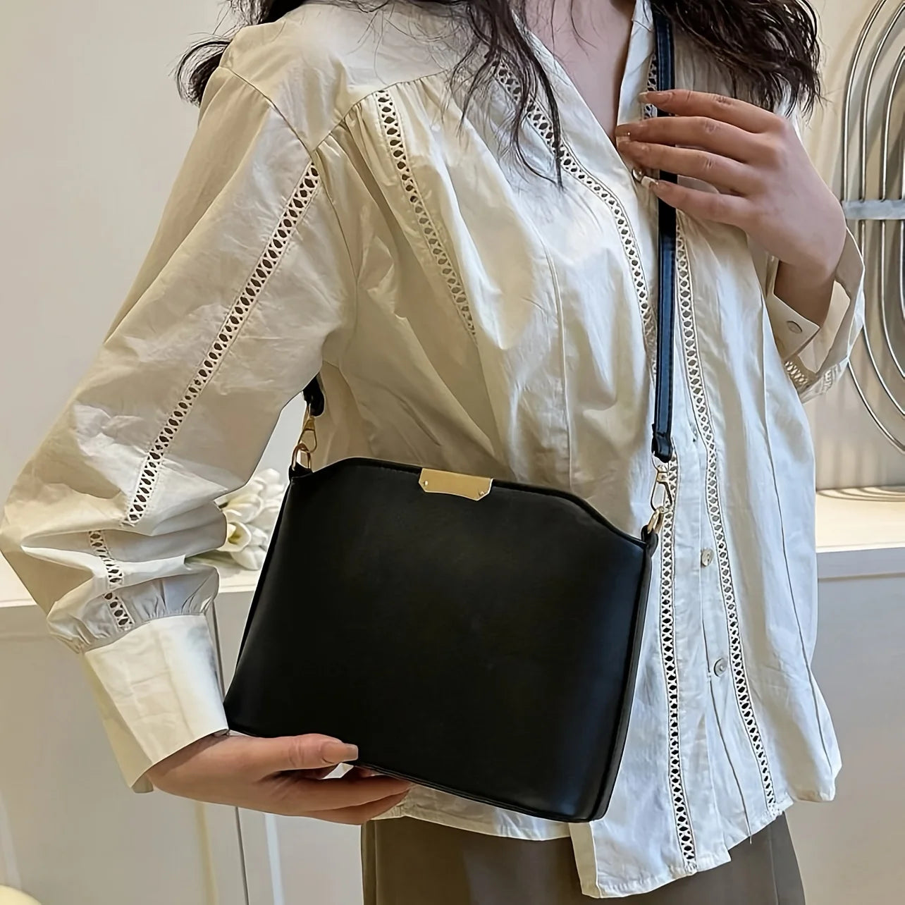 PU Leather Solid Shell Bag | Moderate Hardness Retro Metal Decor Crossbody Luxegan