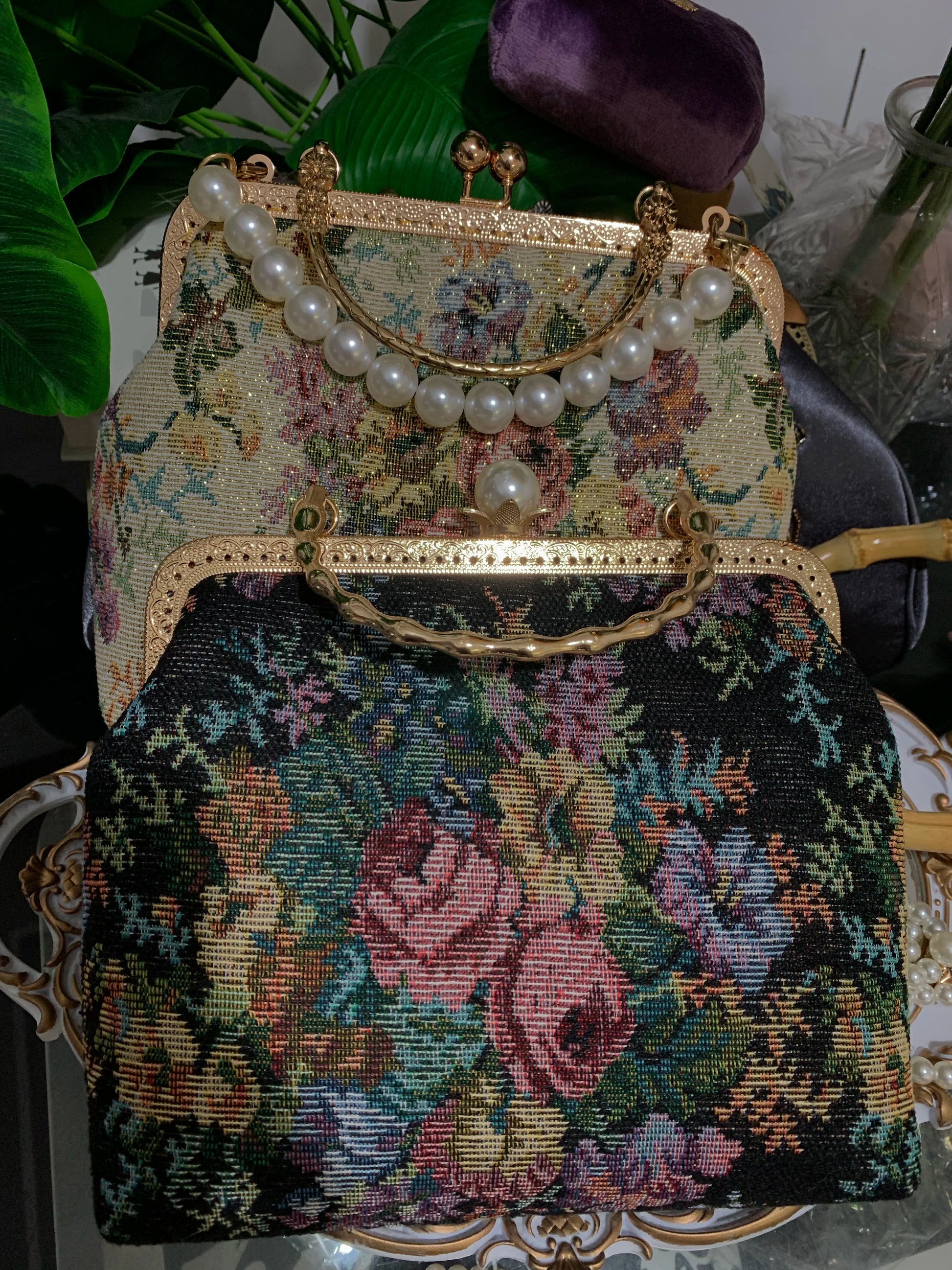Lost in Vintage Inspiration Baroque Clutch | Floral Tapestry Pearl Bead Purse | Gold-Tone Metal Frame Kiss-Lock Evening Bag with Chain Strap Luxegan