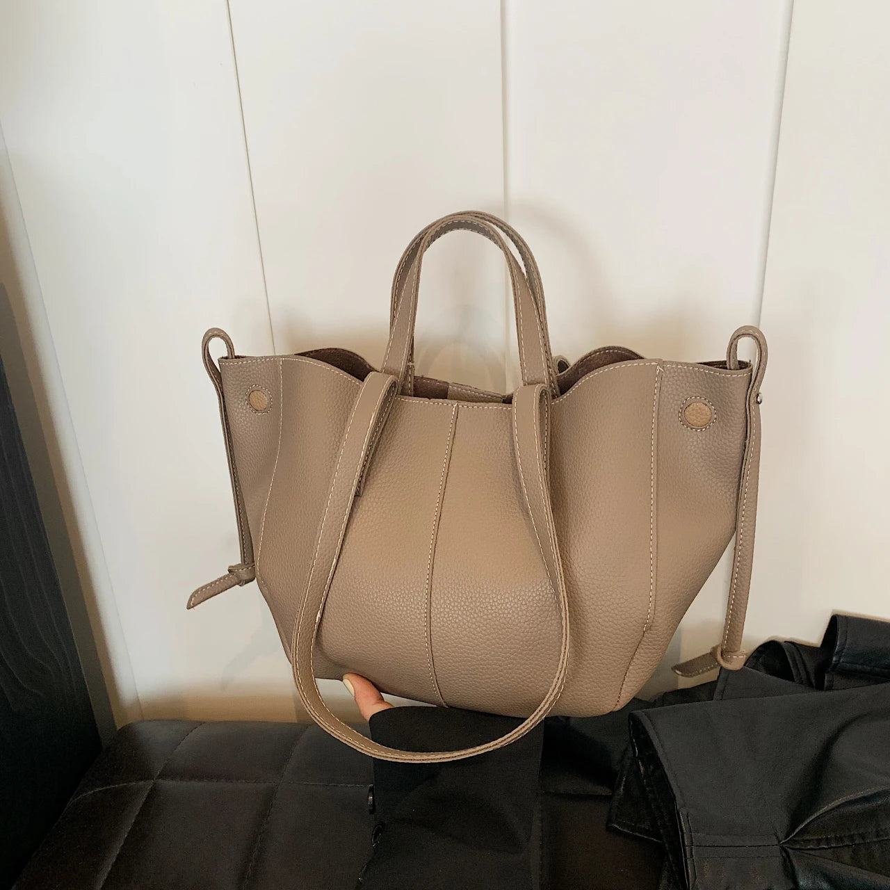 Small Niche Design Commuting Bag | New Autumn Retro Handbag & Versatile Tote Luxegan
