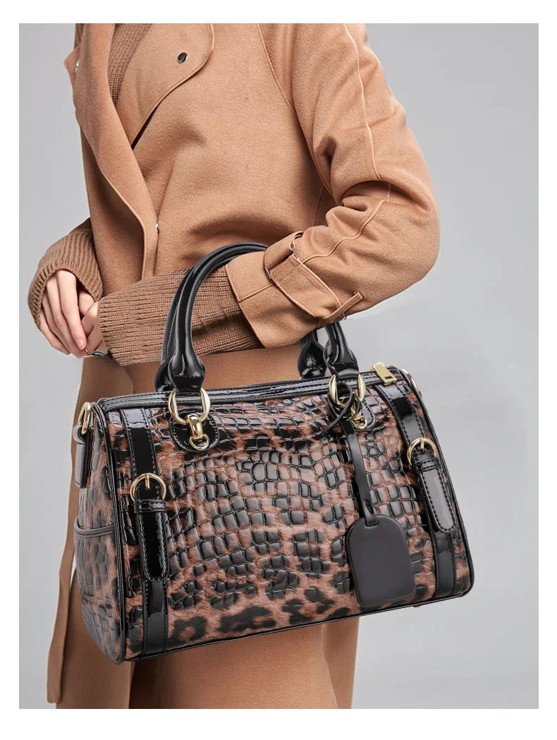 Original Design Women’s Leopard Print Handbag | High-Quality Genuine Cowhide Leather Tote | Large Capacity Fashion Shoulder Bag | Sophisticated Versatile Animal Print Satchel (Model Q1325) Luxegan