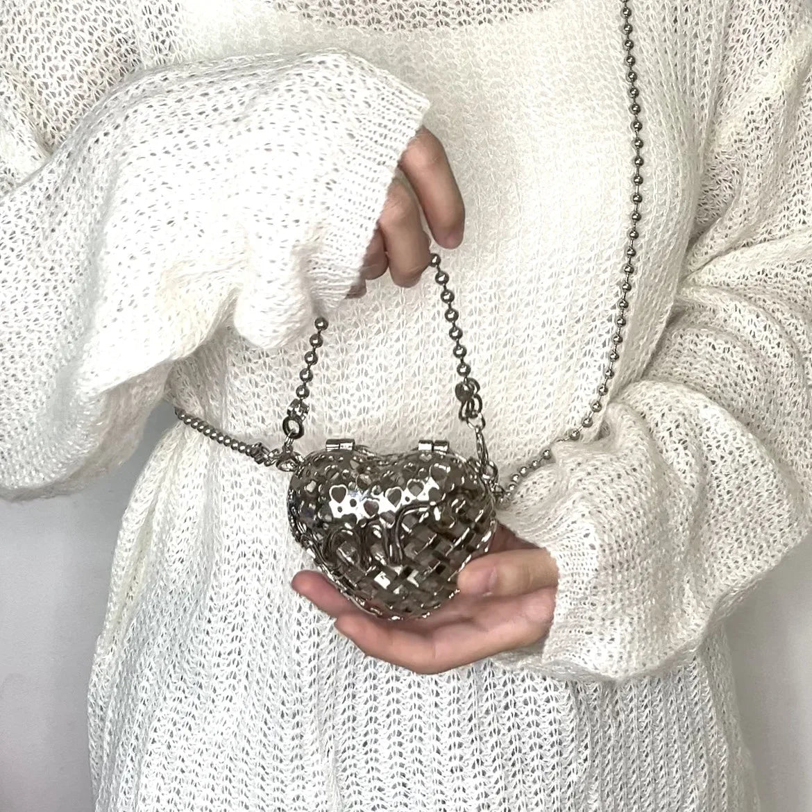 New Heart-Shaped Metal Hollow Box Bag | Designer Hollow-Out Chain Shoulder Bag | Cute Hard-Shell Crossbody Purse | Fashionable Solid Color Evening Handbag Luxegan