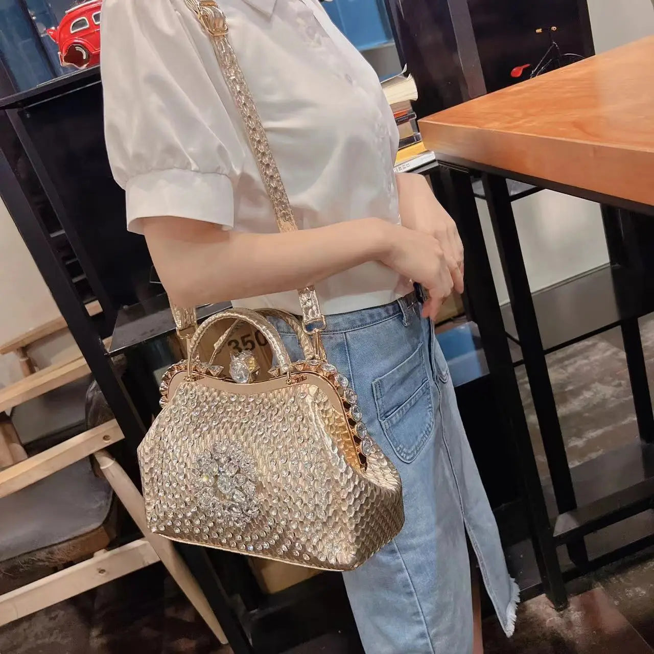 New Summer "Explosive Texture" Shoulder Bag | Senior Sense Diamond-Inset Handbag & Large Capacity Minority Crossbody Luxegan