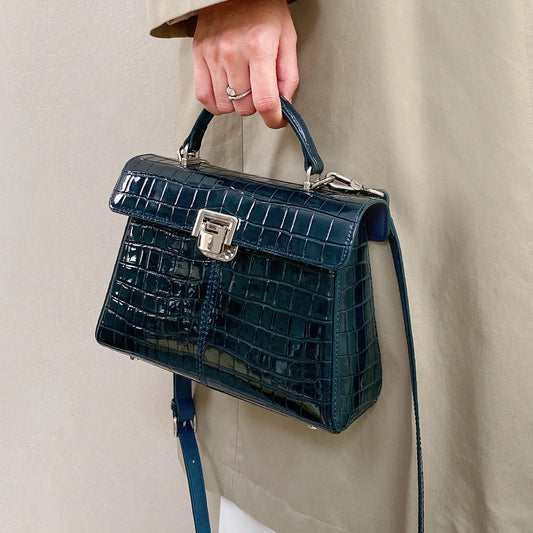 Original Designer Brand Split Leather Handbag | Women’s Luxury Crocodile Pattern Satchel | One-Shoulder Crossbody Bag with Adjustable Strap | Sophisticated Valentine’s Day Gift (Model MD25AS80372KJ) Luxegan