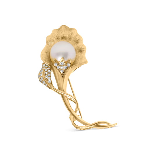 Broche de flor de oro amarillo de 18 quilates con diamante de 2/5 Cttw y perla cultivada de los Mares del Sur de 12 MM (color G-H, claridad VS1-VS2)