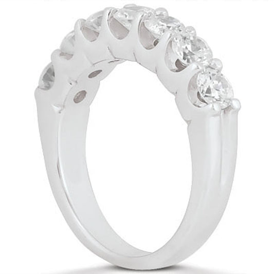 Anillo de boda de oro blanco de 14k con diamantes y engaste compartido en forma de U festoneado