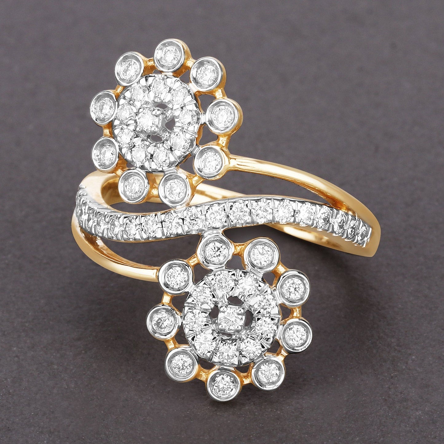 Anillo de oro amarillo de 14K con diamante blanco auténtico de 0.56 quilates (color E-F, claridad SI1-SI2)