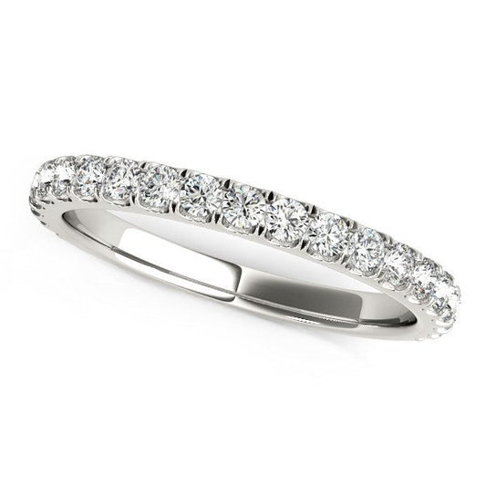 Anillo de boda de oro blanco de 14 quilates con diamantes redondos pavé (3/8 quilates en total)