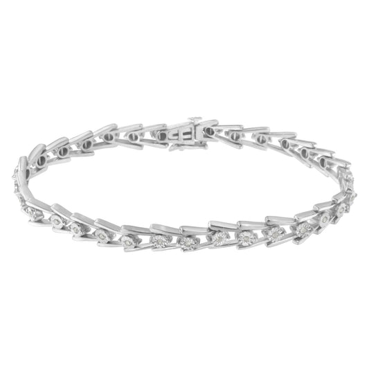 Pulsera elegante y abierta en "V" de plata de ley .925 con diamante de 1/4 qt. engaste milagro (color I-J, claridad I3) - 7.5"