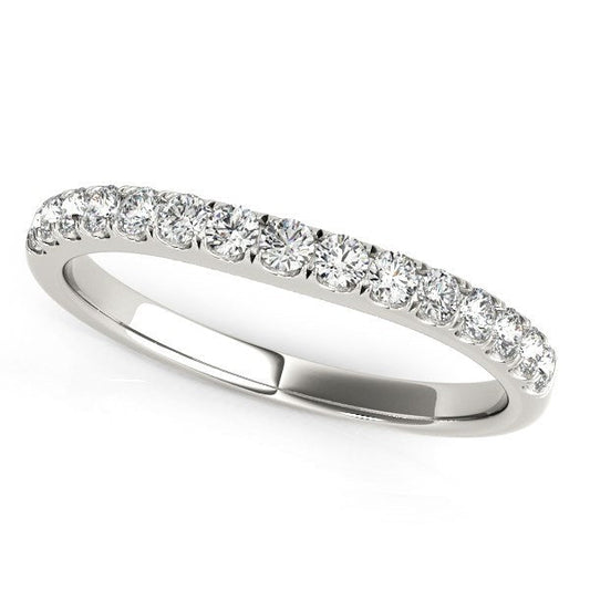 Alianza de boda de diamantes de oro blanco de 14k estilo pavé (1/4 cttw)
