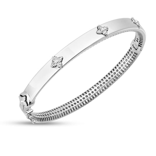 Brazalete de oro blanco de 14k con tres diamantes (5,40 mm)