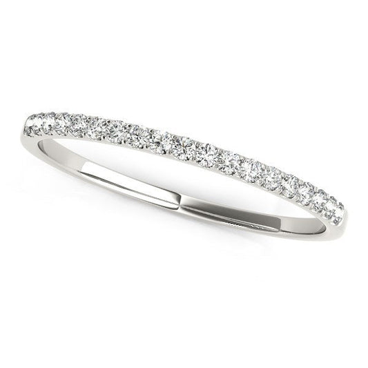 Anillo de boda de oro blanco de 14k con diamantes engastados en pavé (1/8 cttw)