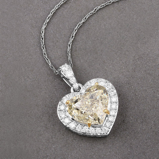 Colgante de oro blanco de 18K con diamante amarillo claro natural de 4.51 quilates certificado por el IGI y diamantes blancos de 0.45cttw (4.96cttw)
