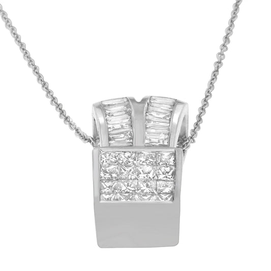 Collar con colgante de corazón y cinta de oro blanco de 14K con diamantes corte princesa y baguette de 1 5/8 cttw (G-H, VS1-VS2)