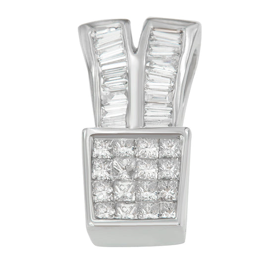 Collar con colgante de oro blanco de 14 quilates con diamantes talla princesa y baguette de 1 1/3 quilates (H-I, SI1-SI2)