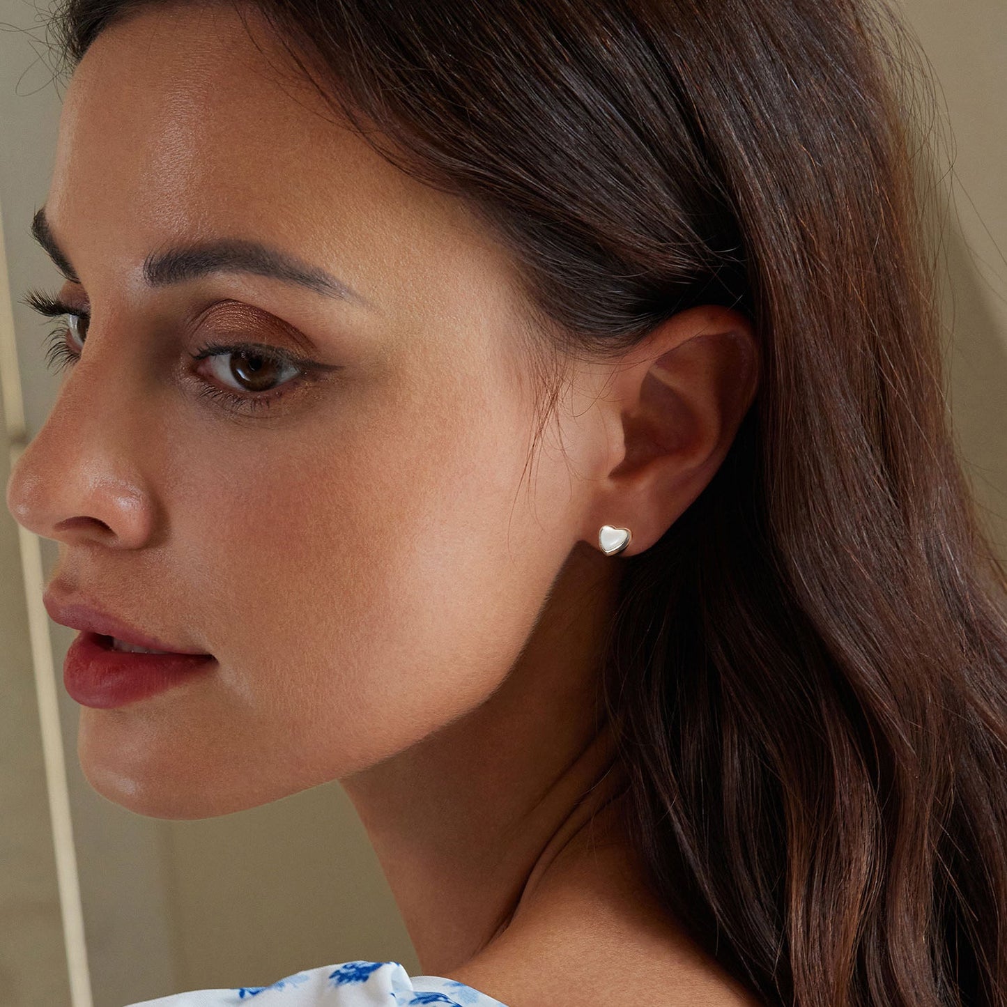 925 Sterling Silver White Shell Plated White Gold Earrings Size 7*8mm