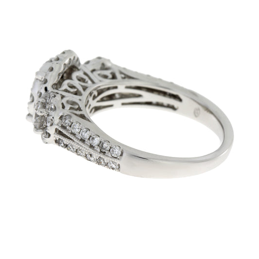 Anillo de oro blanco de 14K con 3 diamantes de 1.50 ct.