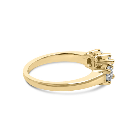 Anillo de Oro Amarillo de 10K con 1/2 Cttw de Diamantes Redondos Engaste Ilusión Tres Piedras en Montura Milagrosa (Color I-J, Claridad I2-I3) - Talla 7