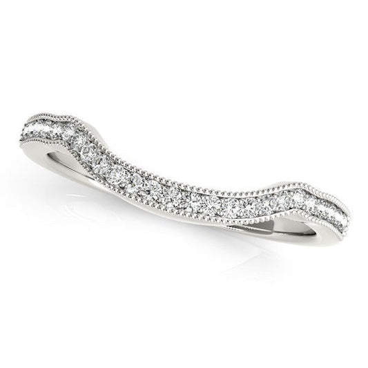 Alianza de boda de oro blanco de 14 quilates con diamantes engastados estilo curvado (1/6 quilates en total)