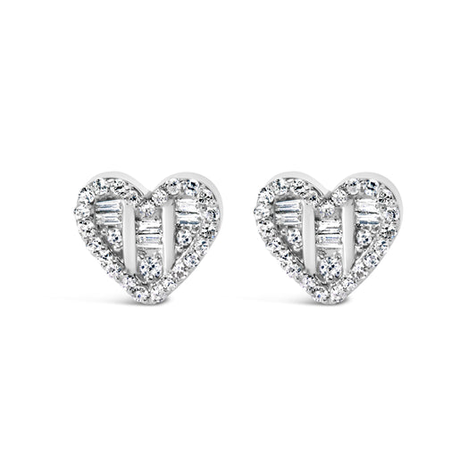 Pendientes con forma de corazón en oro amarillo de 14 quilates chapado en plata de ley .925 con diamantes redondos y baguette de 1/2 quilate en total (color I-J, claridad SI2-I1)