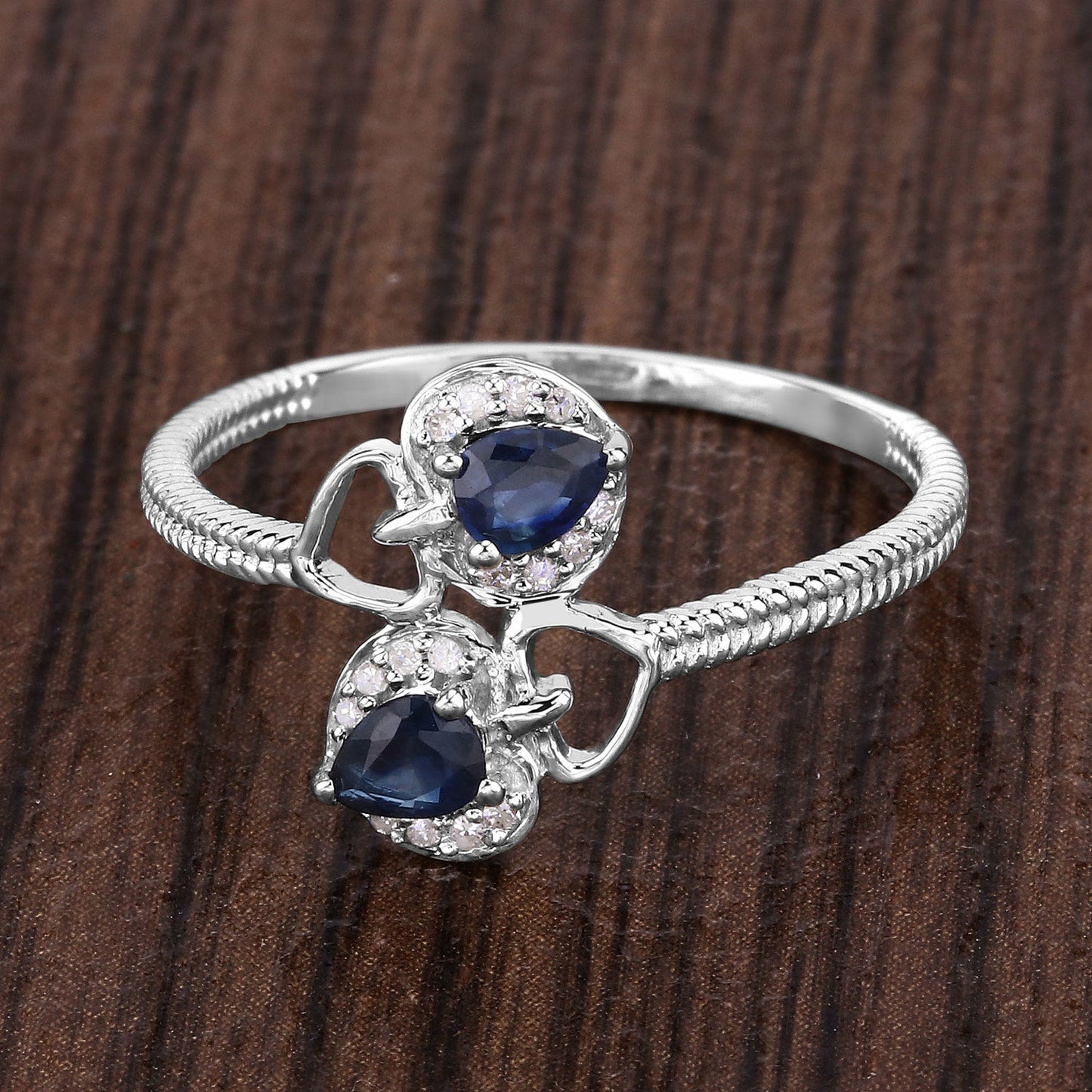 Anillo de oro blanco de 14 quilates con zafiro azul genuino de 0,34 quilates y diamante blanco