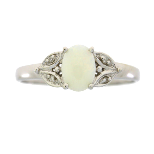 Anillo de oro blanco de 10 qt con ópalo y diamante de 0,01 ct