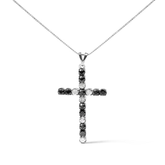 Colgante de cruz de plata de ley .925 de 2,0 Cttw con diamantes negros y blancos naturales tratados en engaste de garras - 18" (Color negro/H-I, Claridad I3)
