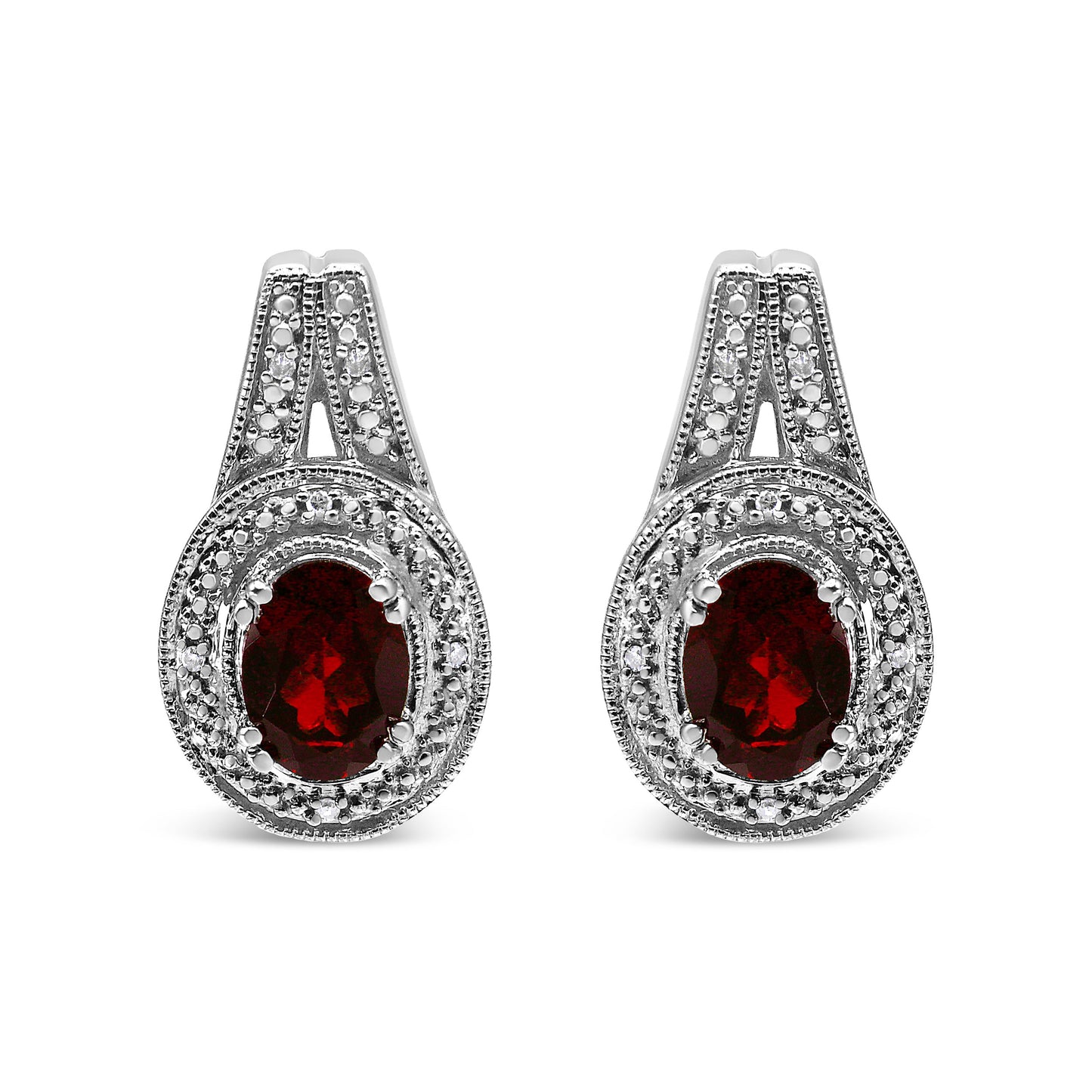 Pendientes de Plata Fina de .925 con Acentos de Diamante y Granate Rojo Ovalado de 8x6mm (Color I-J, Claridad I1-I2)