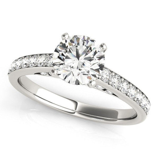 Anillo de compromiso de oro blanco de 14 quilates con diamantes engastados en garra en una sola hilera (1 3/8 quilates en total)