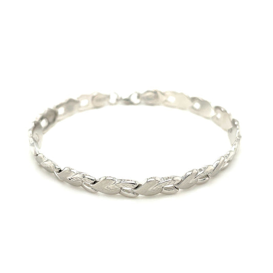 Pulsera de oro blanco de 14k con forma de corazón texturizado
