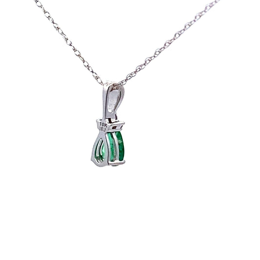 Colgantes de moda de diamante esmeralda de 0,29 qt en oro blanco de 10 kt