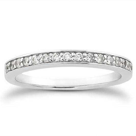 Anillo de boda tipo alianza de oro blanco de 14k con pavé de diamantes, media vuelta