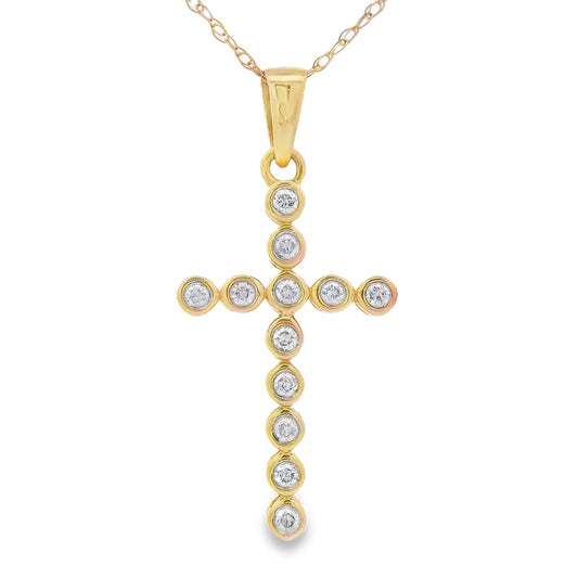 Colgante religioso de cruz con diamante de .12ct en oro amarillo de 14K