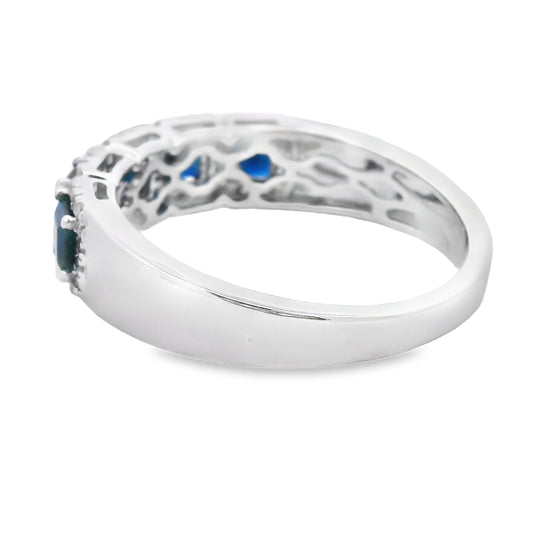 Anillo de boda con zafiro y diamantes en oro blanco de 10 quilates